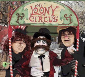 Κούκλες πρωταγωνιστές της παράστασης «Loony Circus»